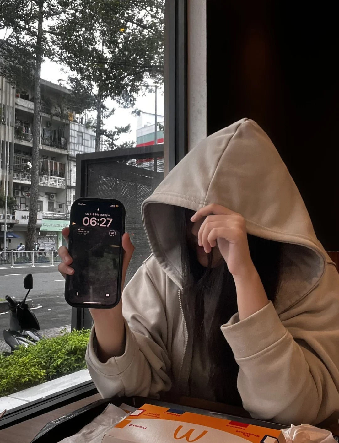 Người EQ cao thường điềm đạm, biết điều chỉnh cảm xúc và hiểu tâm lý người khác.