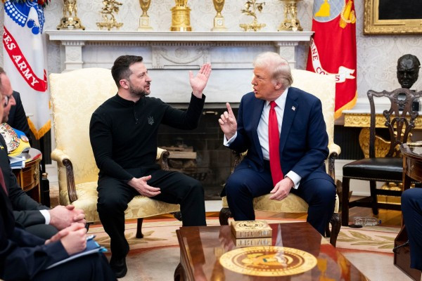 Tổng thống Mỹ Trump và người đồng cấp Ukraine Zelensky trong cuộc gặp gỡ ở Nhà Trắng hồi tháng 3/2025. Ảnh: New York Times