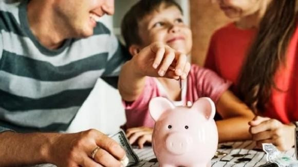 Bài học đầu tiên người giàu dạy con là chi tiêu thông minh (Ảnh minh họa).