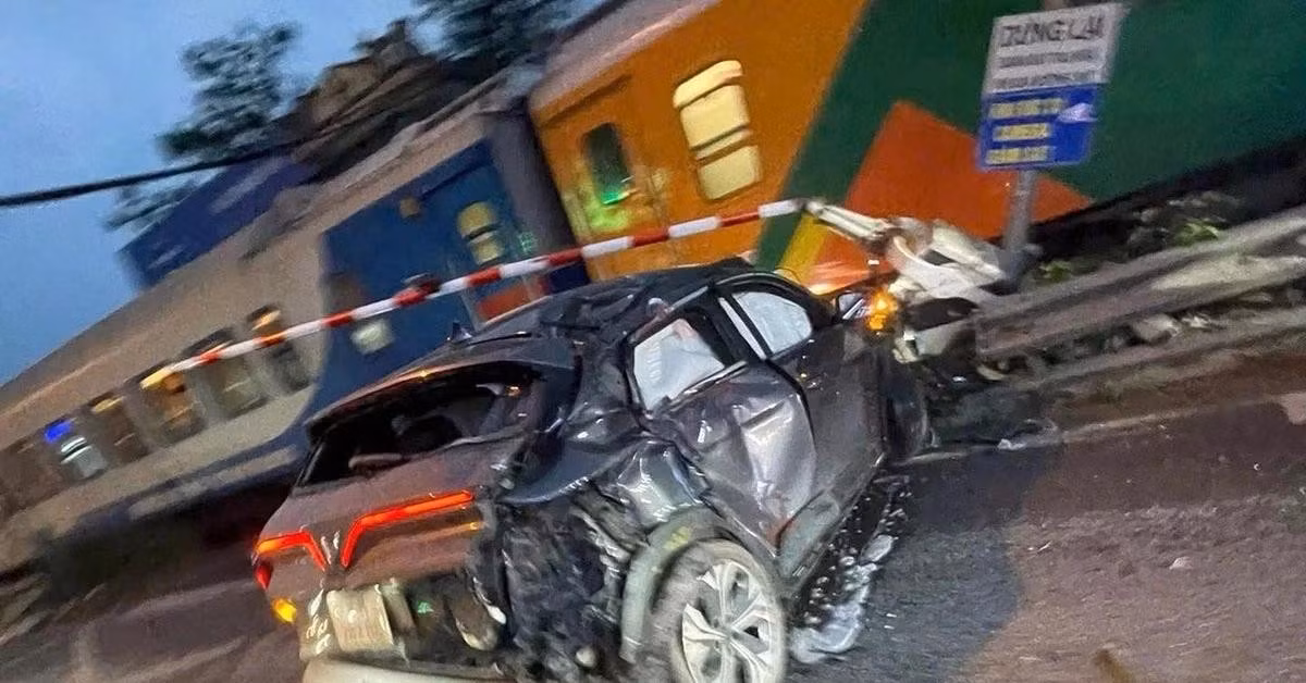 Ô tô bị hư hỏng nghiêm trọng sau va chạm