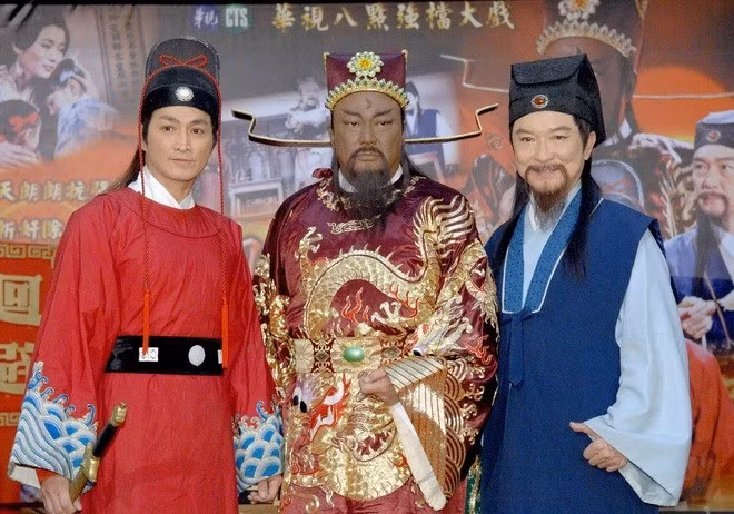 Ông bố U50 tình cờ xem lại phim Bao Thanh Thiên và nhận ra bài học sâu sắc về cách dạy con.