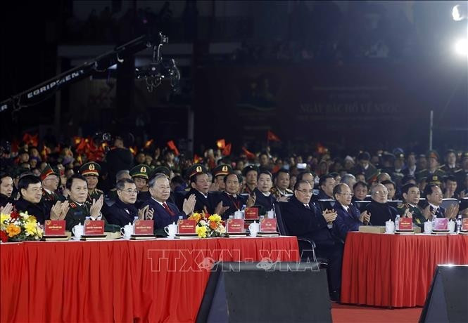 Tổng Bí thư Tô Lâm, các đồng chí lãnh đạo, nguyên lãnh đạo Đảng, Nhà nước dự Chương trình kỷ niệm 85 năm Ngày Bác Hồ về nước trực tiếp lãnh đạo Cách mạng Việt Nam (28/1/1941-28/1/2026) “Hai tay xây dựng một sơn hà”. Ảnh: Thống Nhất /TTXVN.