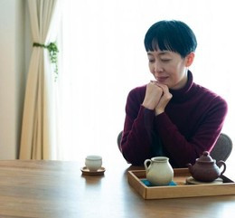 Tiết kiệm không đồng nghĩa với sống kham khổ, mà là biết chi tiêu hợp lý cho những gì xứng đáng, đặc biệt là chăm sóc bản thân. Ảnh minh họa