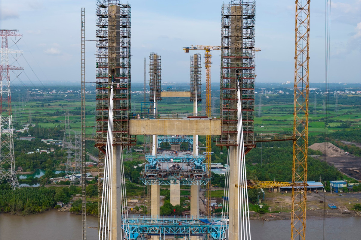 Cầu Phước Khánh là một trong hai cây cầu lớn nhất trên cao tốc Bến Lức - Long Thành. Công trình bắc qua sông Lòng Tàu (nối Cần Giờ, TP.HCM và Nhơn Trạch, Đồng Nai).