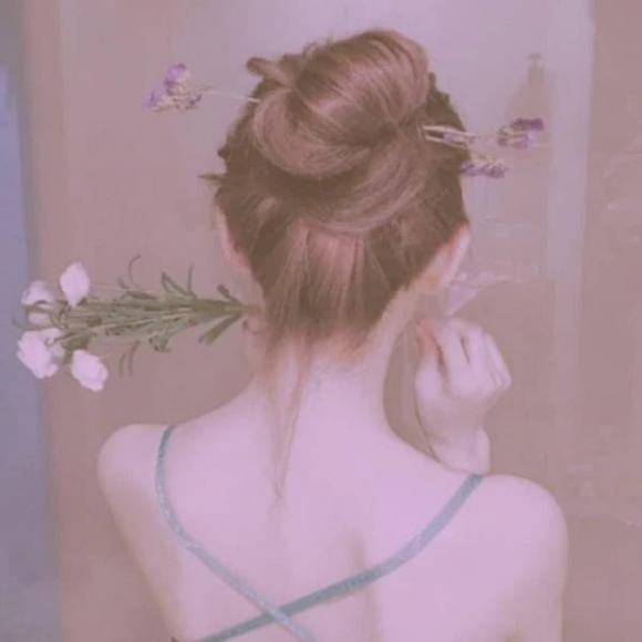 Kiếp trước tuy nghèo nhưng là người chính trực nhất, âm đức cũng lớn nhất, kiếp này được Phật Tổ khắc ấn vào lưng, để kiếp này hắn không còn khổ nữa. Kiếp này có thể làm việc thiện và tích đức ở đời, họ thể hiện rằng họ là người mạnh mẽ và độc lập, rất thông minh và tài giỏi, vô cùng tiềm năng bên trong mạnh mẽ.