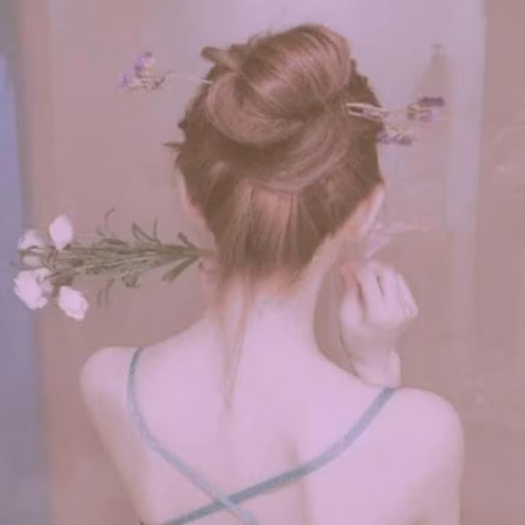 Kiếp trước tuy nghèo nhưng là người chính trực nhất, âm đức cũng lớn nhất, kiếp này được Phật Tổ khắc ấn vào lưng, để kiếp này hắn không còn khổ nữa. Kiếp này có thể làm việc thiện và tích đức ở đời, họ thể hiện rằng họ là người mạnh mẽ và độc lập, rất thông minh và tài giỏi, vô cùng tiềm năng bên trong mạnh mẽ.