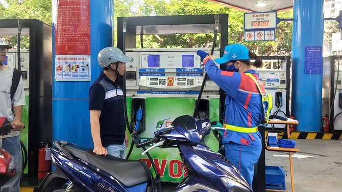 Xăng E10 đang dần được người tiêu dùng đón nhận