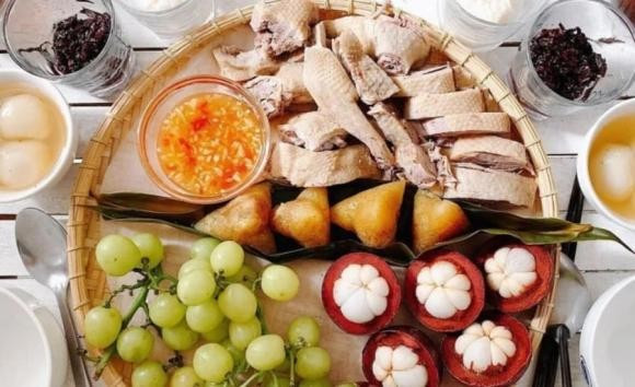 Tết Đoan Ngọ còn được gọi là Tết giết sâu bọ, là dịp để thanh lọc cơ thể và trừ tà, cầu mong sức khỏe, may mắn.