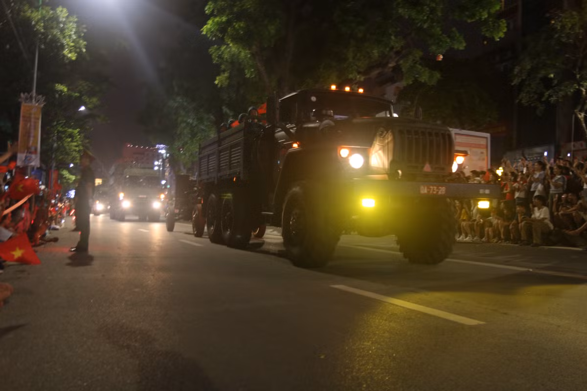 Thời tiết không quá oi bức đã đem tới cho người dân Thủ đô và các du khách một buổi tối tuyệt vời.