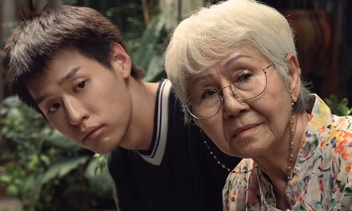 Tuổi già là giai đoạn nên được sống chậm lại, tận hưởng yêu thương. (Ảnh minh họa)