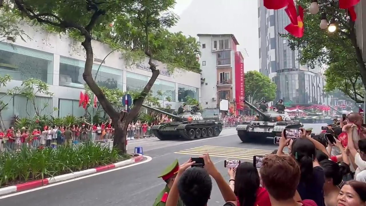 Để có thể được hòa mình vào không khí này, nhiều người đã phải đi từ rất sớm, thậm chí từ đêm hôm trước.