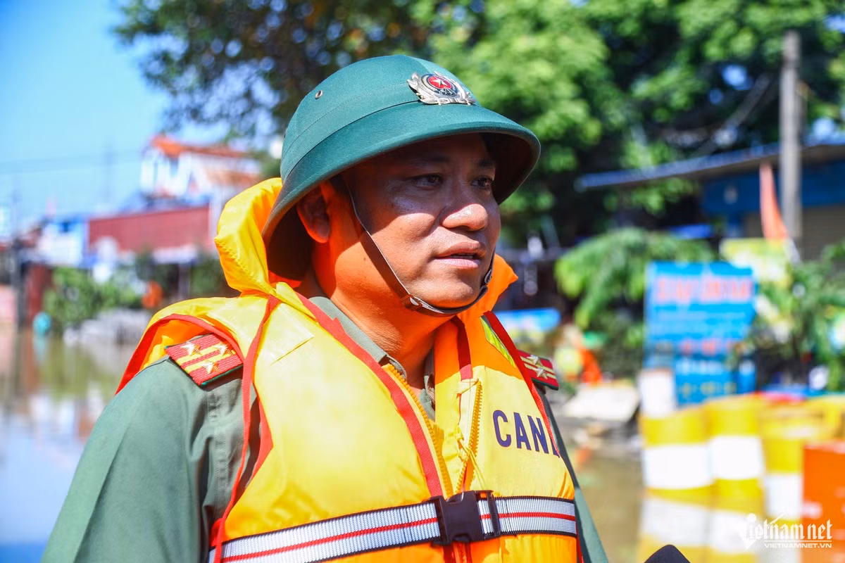 Theo Đại tá Nguyễn Tiến Đạt, Phó Giám đốc Công an TP.Hà Nội, Bộ Công an đã tăng cường thêm nhiều thiết bị chuyên dụng đến khu vực. Trong đó, drone dùng để tiếp tế nhu yếu phẩm và kiểm tra nơi có người dân bị cô lập. Tính đến hết ngày 9/10, cấp ủy chính quyền và lực lượng Công an, Quân đội đã hỗ trợ di dời khoảng 11.000 dân bị nước lũ bủa vây tại 2 xã Trung Giã, Đa Phúc (Hà Nội).