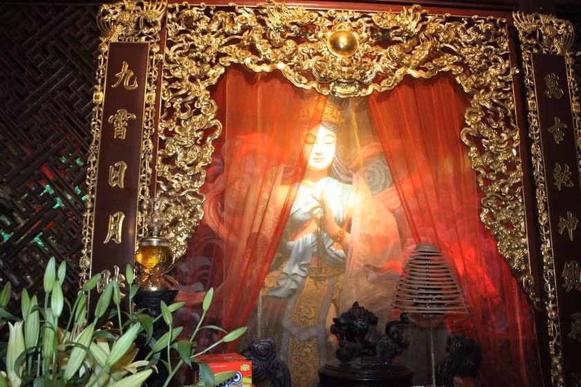 Bà Ngọc Tiêu ở đền thờ Thanh Sơn Đại vương trên núi Tây Thiên.