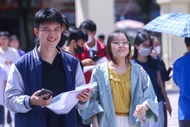 Hơn 1,16 triệu sĩ tử hồi hộp đến điểm thi trước giờ G.