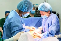 Đau đầu, phù toàn thân, sản phụ 34 tuổi bị hội chứng hellp nguy hiểm