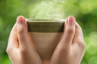 Uống nước ấm buổi sáng có giúp thanh lọc cơ thể?