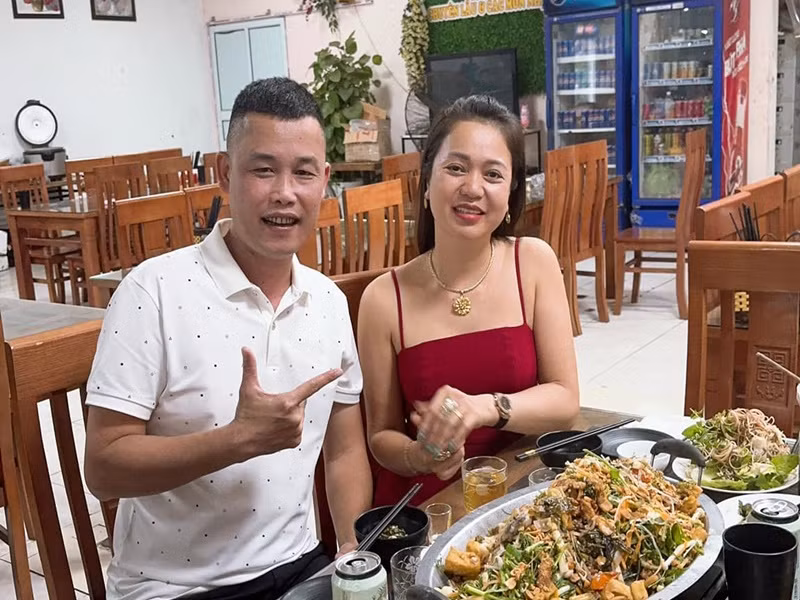 Tháng 1/2024, trong cuộc phỏng vấn với Vietnamnet, nam diễn viên chia sẻ, anh gần như mất hẳn cảm giác với chuyện yêu đương sau 3 lần đò, có hai con riêng.