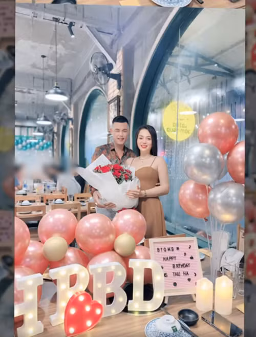 Trong một livestream, Hiệp Gà gọi bạn gái là "nóc nhà".