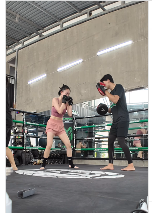 Sau khi phủ nhận tin đồn mang thai, Tóc Tiên đăng tải clip khoe vòng eo thon gọn.