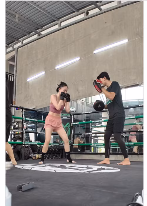 Sau khi phủ nhận tin đồn mang thai, Tóc Tiên đăng tải clip khoe vòng eo thon gọn.