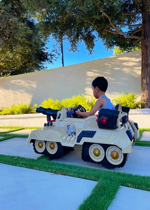 Phạm Hương cùng chồng con có cuộc sống thảnh thơi, yên bình trong biệt thự rộng rãi ở xứ cờ hoa.