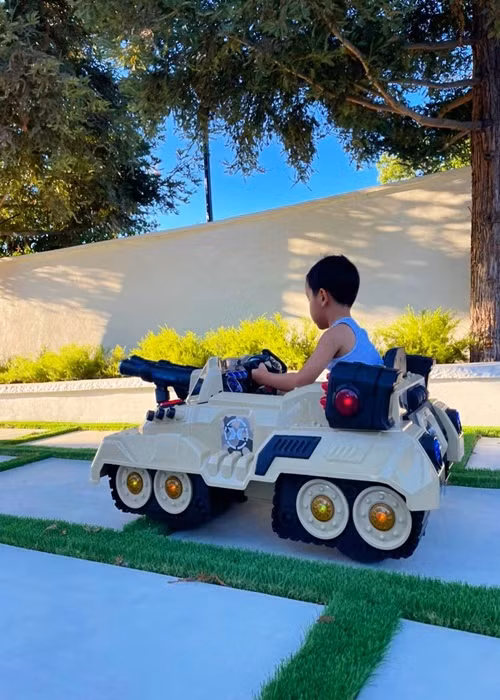 Phạm Hương cùng chồng con có cuộc sống thảnh thơi, yên bình trong biệt thự rộng rãi ở xứ cờ hoa.