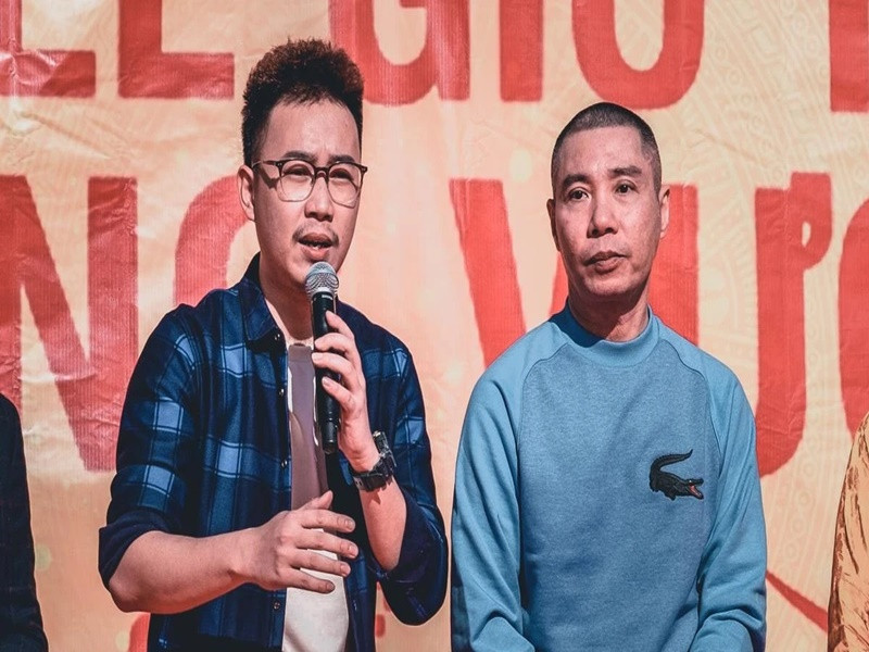 Đối với Minh Tít, NSND Công Lý không chỉ là một người anh, lãnh đạo mà còn là một người thầy. Ảnh: Saostar.