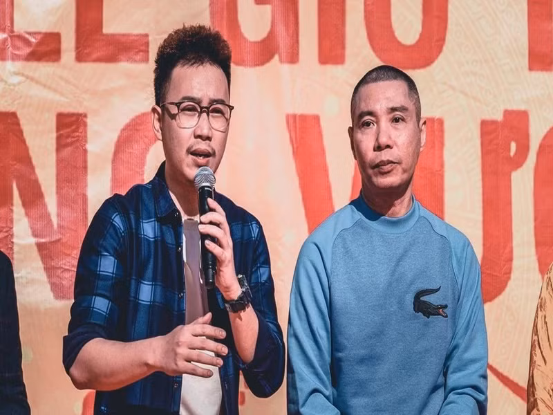 Đối với Minh Tít, NSND Công Lý không chỉ là một người anh, lãnh đạo mà còn là một người thầy. Ảnh: Saostar.