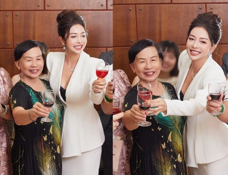 Jennifer Phạm và mẹ chồng thân thiết tại sự kiện. Ảnh: Phụ Nữ Pháp Luật.
