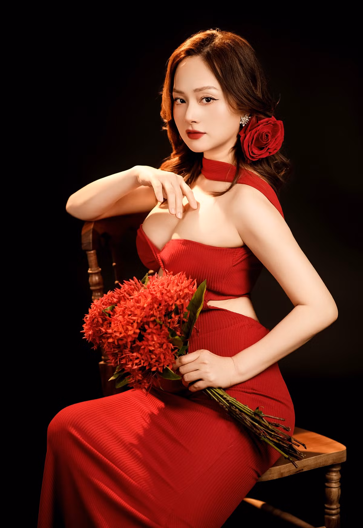 Để kỷ niệm giảm 8 kg trong 2 tháng, Lan Phương thực hiện một bộ ảnh.