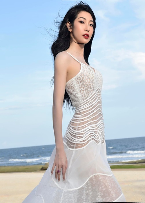 Giọng ca sinh năm 1991 chuộng phong cách trang điểm trong suốt Hàn Quốc.