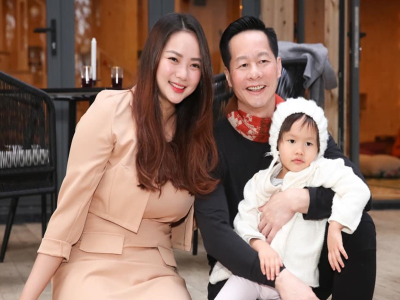 Đại gia Đức An rất chiều chuộng Phan Như Thảo và bé Bồ Câu. Nam doanh nhân thường xuyên vào bếp nấu những món ăn ngon cho Phan Như Thảo, hỗ trợ nữ người mẫu chăm sóc con gái chung. Ảnh: FB Đức An.