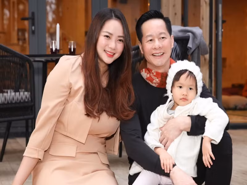 Đại gia Đức An rất chiều chuộng Phan Như Thảo và bé Bồ Câu. Nam doanh nhân thường xuyên vào bếp nấu những món ăn ngon cho Phan Như Thảo, hỗ trợ nữ người mẫu chăm sóc con gái chung. Ảnh: FB Đức An.