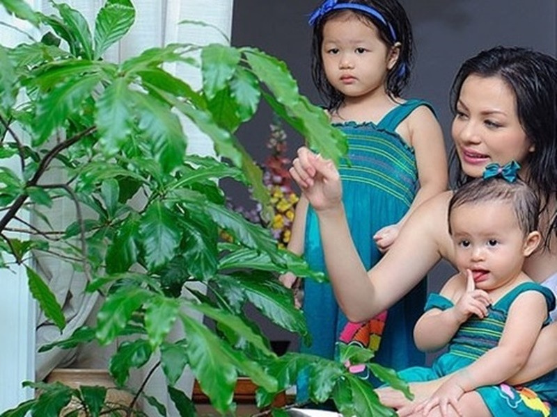 Trong 17 năm qua, Ngọc Thúy nuôi hai con gái chung với đại gia Đức An. Ảnh: Tiền Phong.