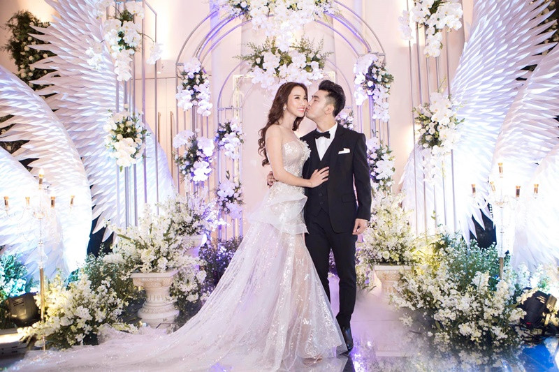 Cuối năm 2018, Ưng Hoàng Phúc và Kim Cương tổ chức đám cưới hoành tráng. Ảnh: FB Kim Cương.