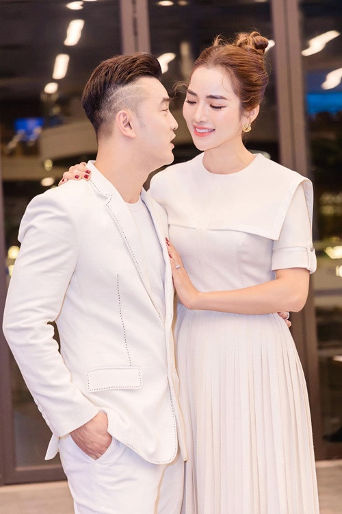 Nữ người mẫu chia sẻ trên Phụ Nữ Pháp Luật, khi hai vợ chồng có mâu thuẫn trong công việc hoặc đời sống vợ chồng, cô là người xuống nước nói chuyện trước. Ảnh: FB Kim Cương.