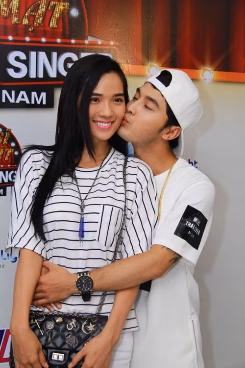 Thời điểm quen Kim Cương, Ưng Hoàng Phúc đối mặt với bệnh thoát vị đĩa đệm, phá sản. Ảnh: Dân Việt.