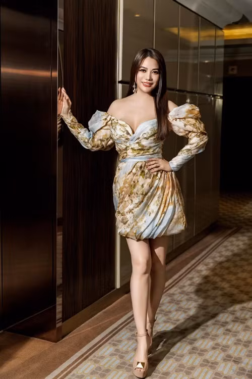 Tháng 4/2024, Trương Ngọc Ánh phủ nhận tin đồn chia tay Anh Dũng. Sau đó, cô vẫn xuất hiện lẻ bóng tại các sự kiện dù trước đây, người đẹp và bạn trai kém 14 tuổi thường xuyên sánh đôi.