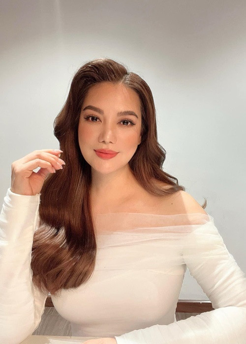 Năm 1992, Trương Ngọc Ánh giành giải Hoa khôi Noel Hà Nội. Năm 1995, cô đoạt giải Người mẫu ăn ảnh của cuộc thi Người mẫu Việt Nam. Năm 1998, nữ diễn viên giành giải Hoa hậu Thời trang Quốc tế.