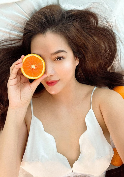 Trương Ngọc Ánh vẫn giữ được làn da mặt căng bóng, mịn màng dù ở tuổi U50.