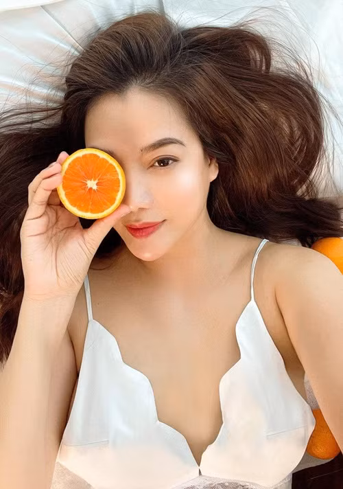 Trương Ngọc Ánh vẫn giữ được làn da mặt căng bóng, mịn màng dù ở tuổi U50.