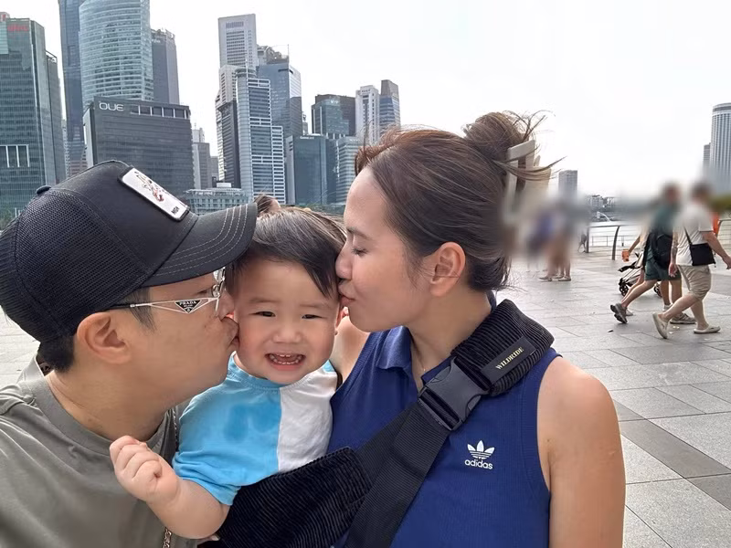 Cặp đôi thường xuyên đưa quý tử đi du lịch.