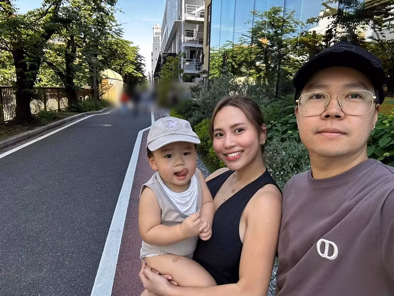 Lê Hiếu thoải mái đăng ảnh con trai thay vì giấu kín như nhiều sao Việt.