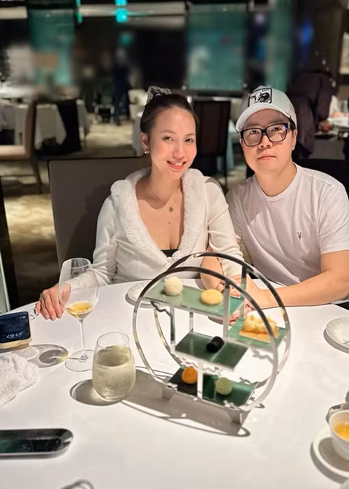 Hôn nhân của nam ca sĩ đầy viên mãn trong 5 năm qua.