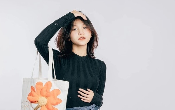 Phương Duyên hiện là sinh viên của Đại học Văn Lang, ngành Truyền thông đa phương tiện. Cô tích cực tham gia các hoạt động tại trường. Ngoài khả năng ca hát, Phương Duyên còn thử sức với công việc dẫn chương trình sự kiện.