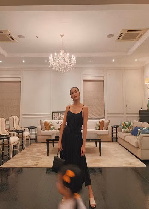 Nữ diễn viên hài hước chia sẻ các con đùa giỡn khiến cô khó có thể chụp ảnh riêng.