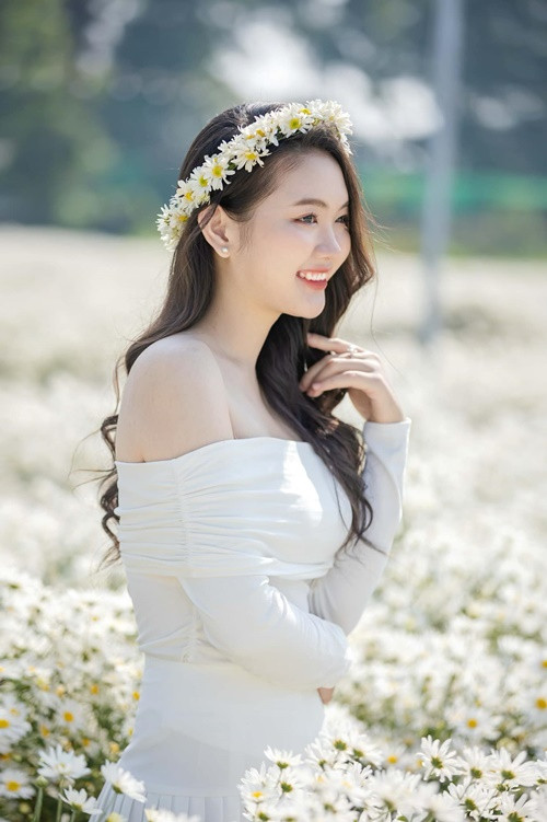 Trong mắt Mai Anh, doanh nhân Nguyễn Văn Thanh là người đàn ông trưởng thành, chững chạc, có tính cách ấm áp, vui vẻ và rất đam mê công việc.