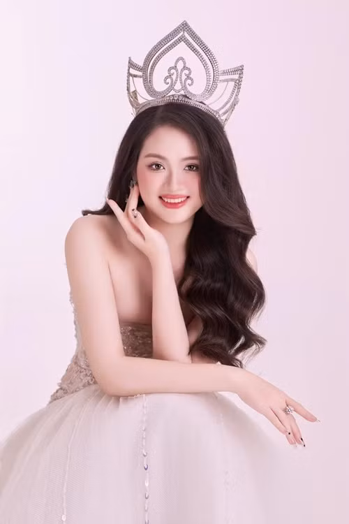 Mai Anh đăng quang Hoa hậu Việt Nam Thời đại 2022.