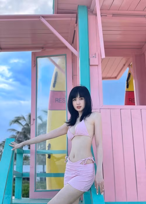 Tâm Tít được nhiều người nhận xét đẹp như búp bê sống ở tuổi 35. Ảnh: FB Tâm Tít.