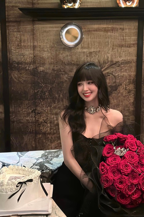 Tâm Tít rút khỏi showbiz từ khi kết hôn. Cô lựa chọn công việc kinh doanh lĩnh vực làm đẹp để đảm bảo kinh tế cho gia đình. Ảnh: FB Tâm Tít.